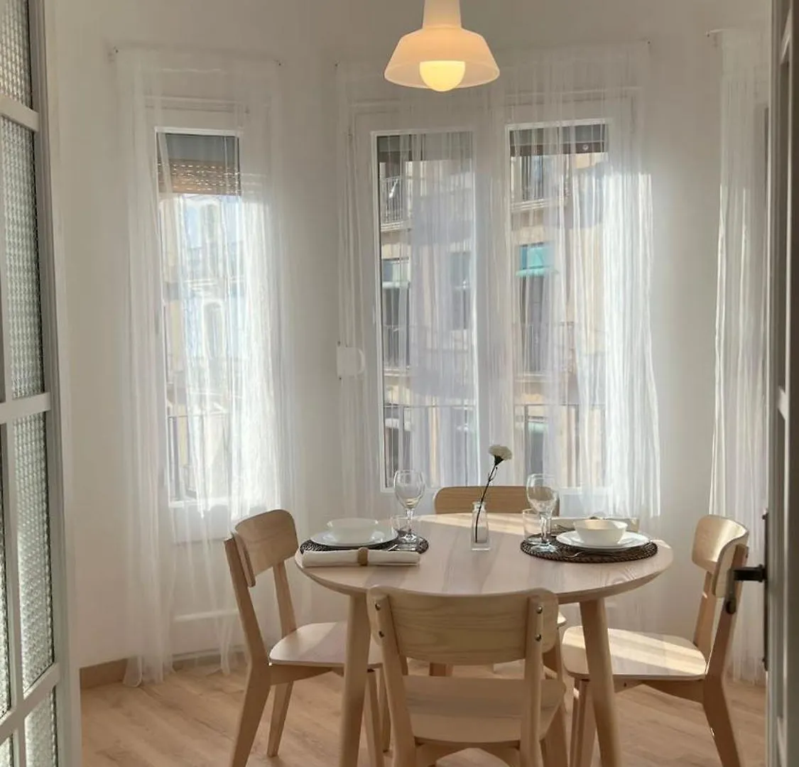 El Faro Apartaments Suites - Placa De La Font Tarragona 0*,  Spain
