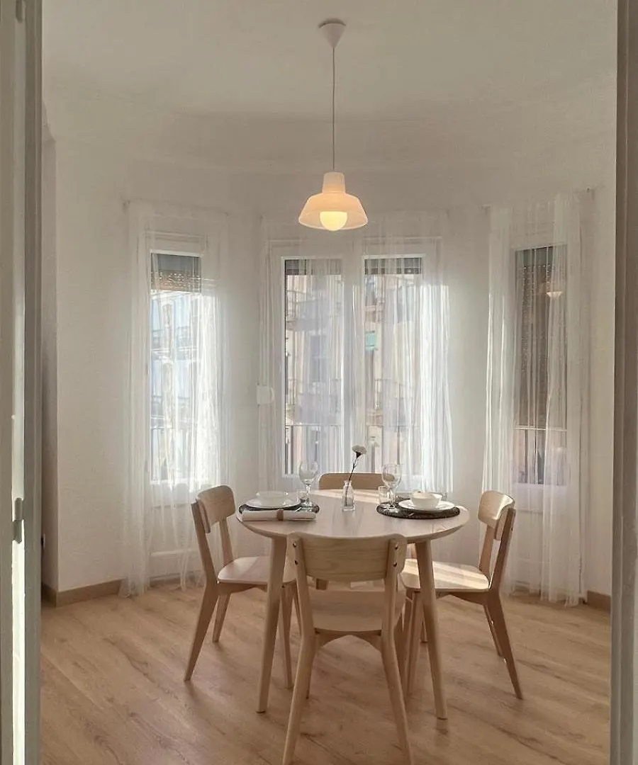 El Faro Apartaments Suites - Placa De La Font タラゴナ アパート